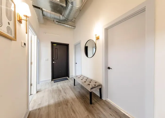 Luxury 6br Loft Perfect For 12 Guests With Skyline Views, Optional Parking And Gym Access Near Mccormick Place And Soldier Field