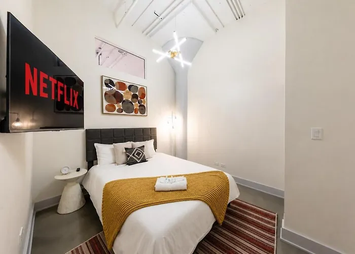 Luxury 6br Loft Perfect For 12 Guests With Skyline Views, Optional Parking And Gym Access Near Mccormick Place And Soldier Field Chicago