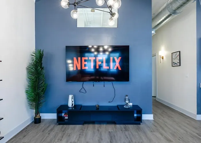 Luxury 6br Loft Perfect For 12 Guests With Skyline Views, Optional Parking And Gym Access Near Mccormick Place And Soldier Field *