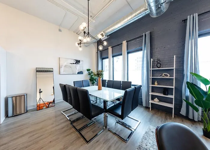 Luxury 6br Loft Perfect For 12 Guests With Skyline Views, Optional Parking And Gym Access Near Mccormick Place And Soldier Field Chicago